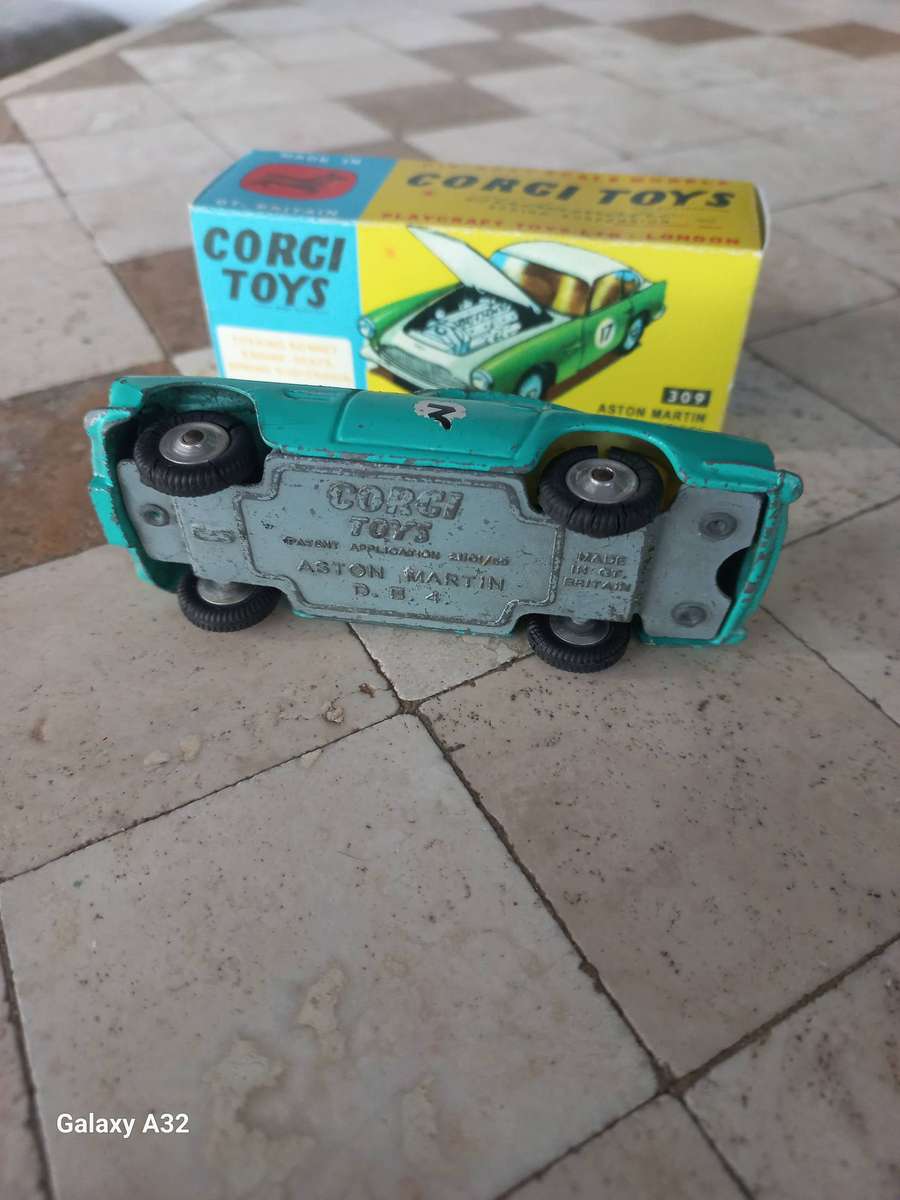 Corgi Aston Martin