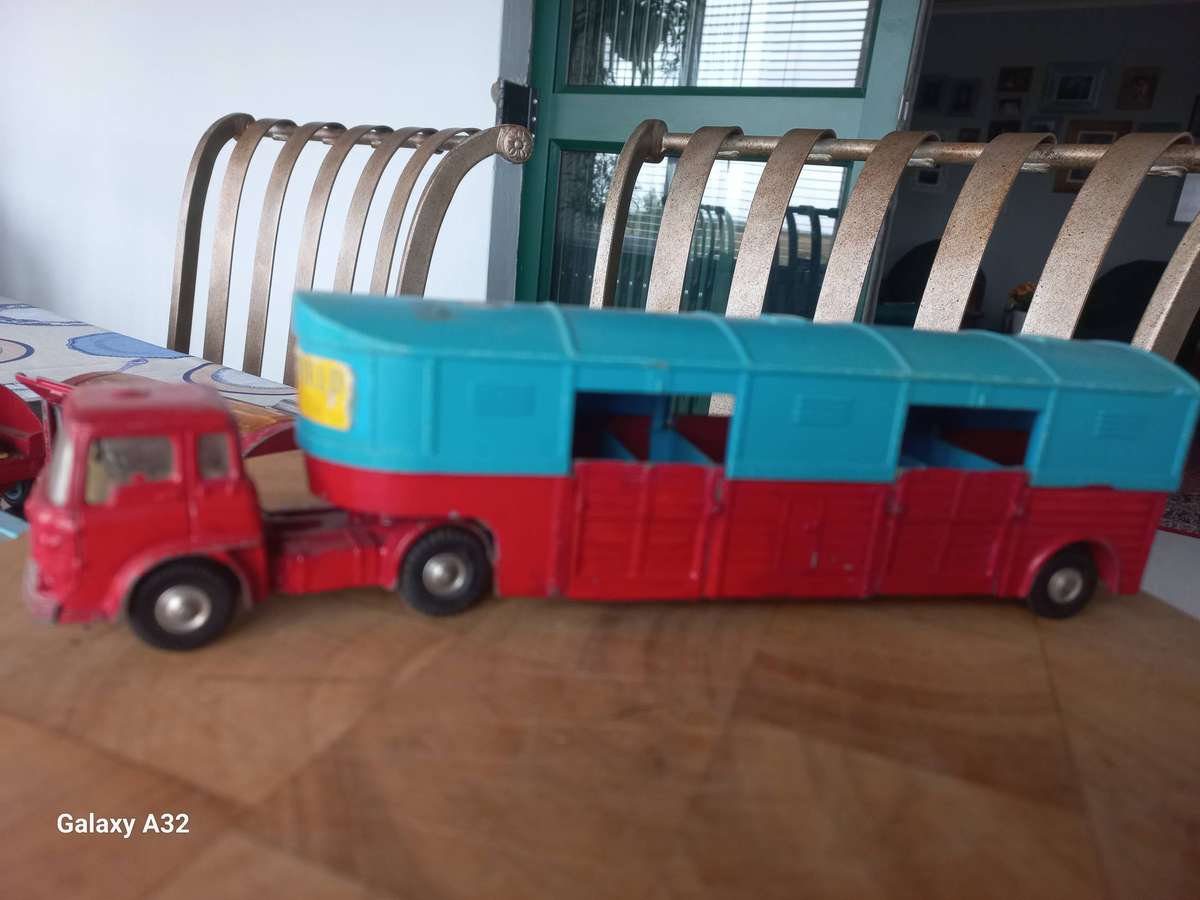 Corgi chipperfield truck