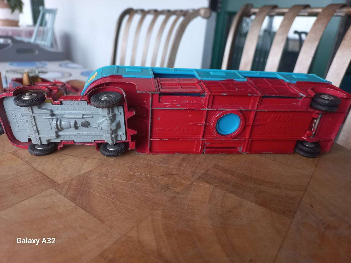 Corgi chipperfield truck