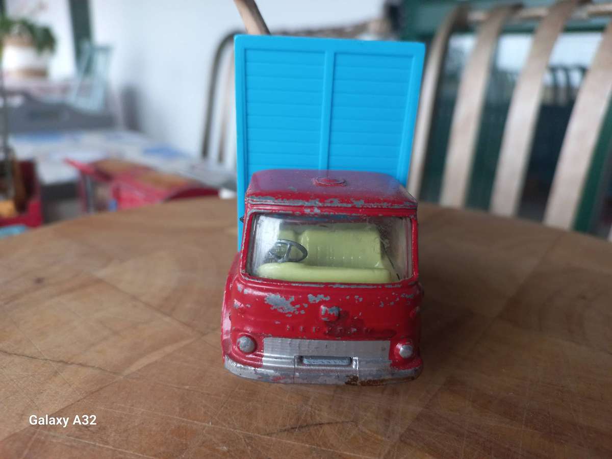 Corgi chipperfield circus bedford giraffe truck