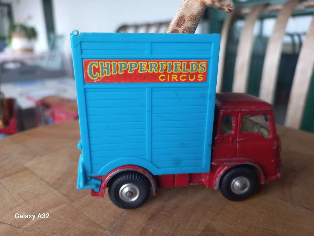 Corgi chipperfield circus bedford giraffe truck