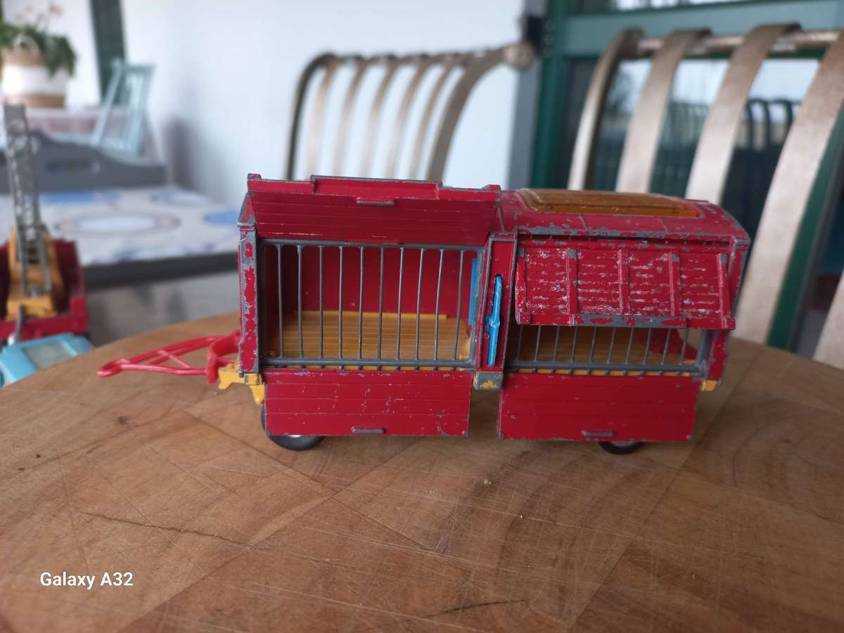 Corgi chipperfield circus animal cage trailer