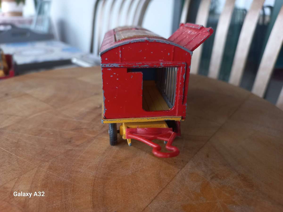 Corgi chipperfield circus animal cage trailer