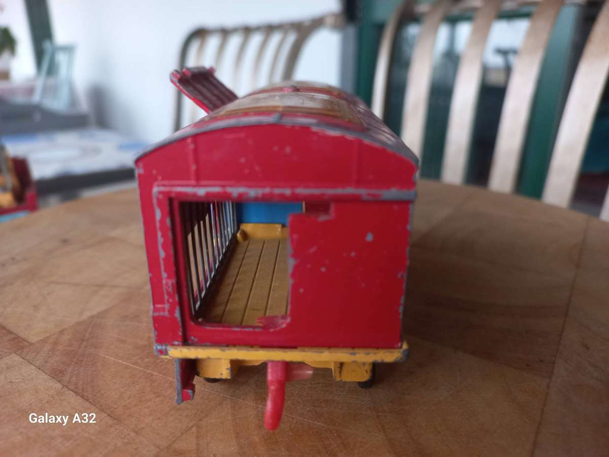 Corgi chipperfield circus animal cage trailer