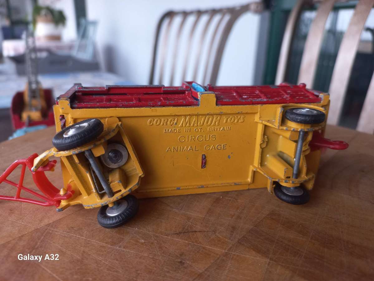 Corgi chipperfield circus animal cage trailer