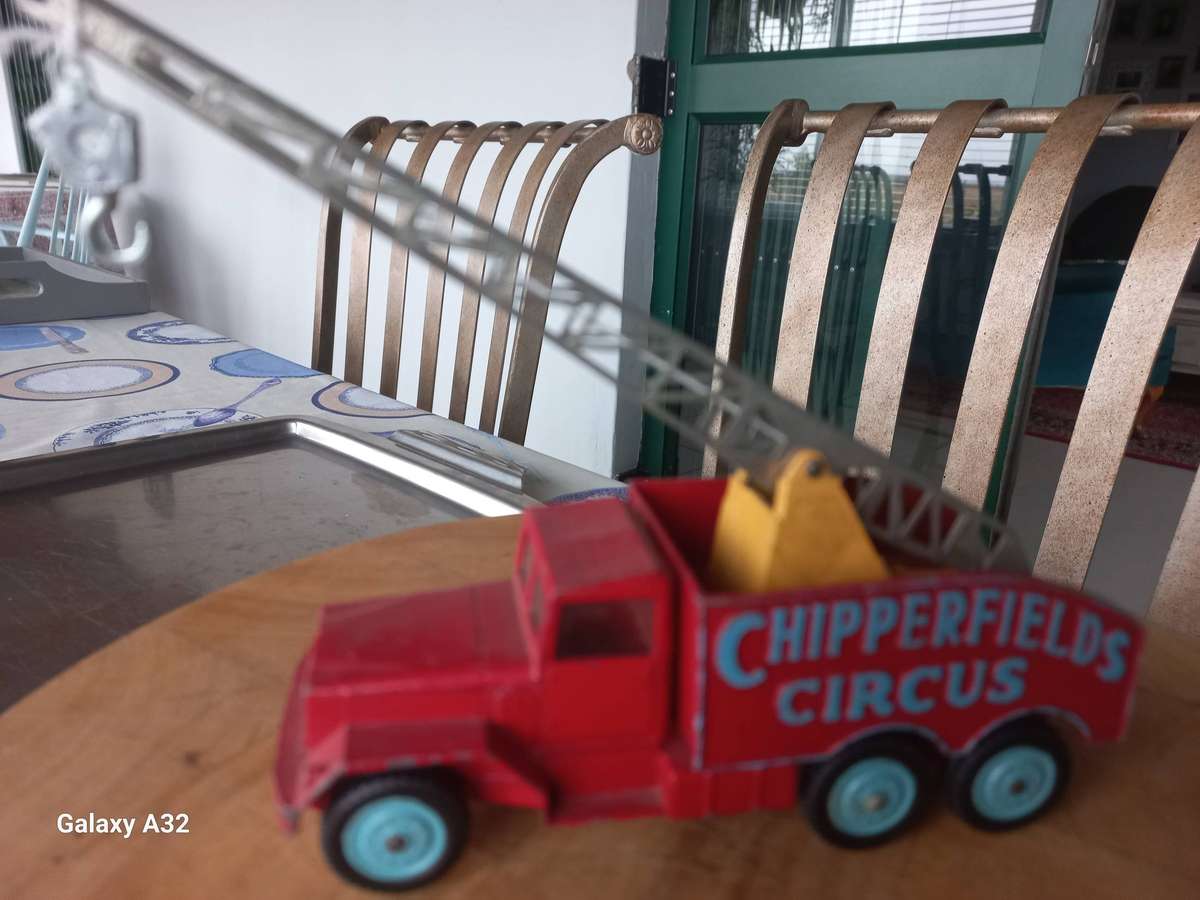 Corgi chipperfield circus crane truck