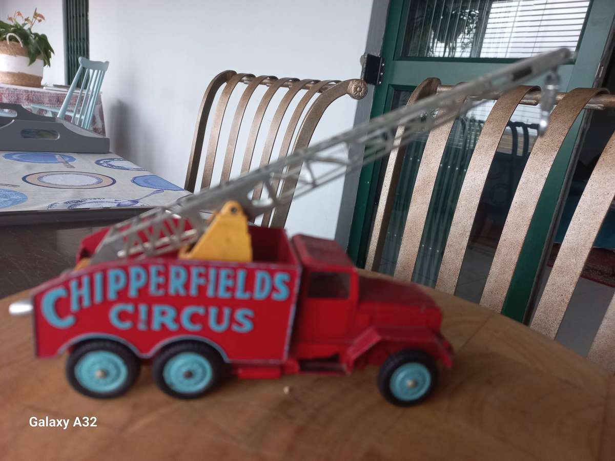 Corgi chipperfield circus crane truck
