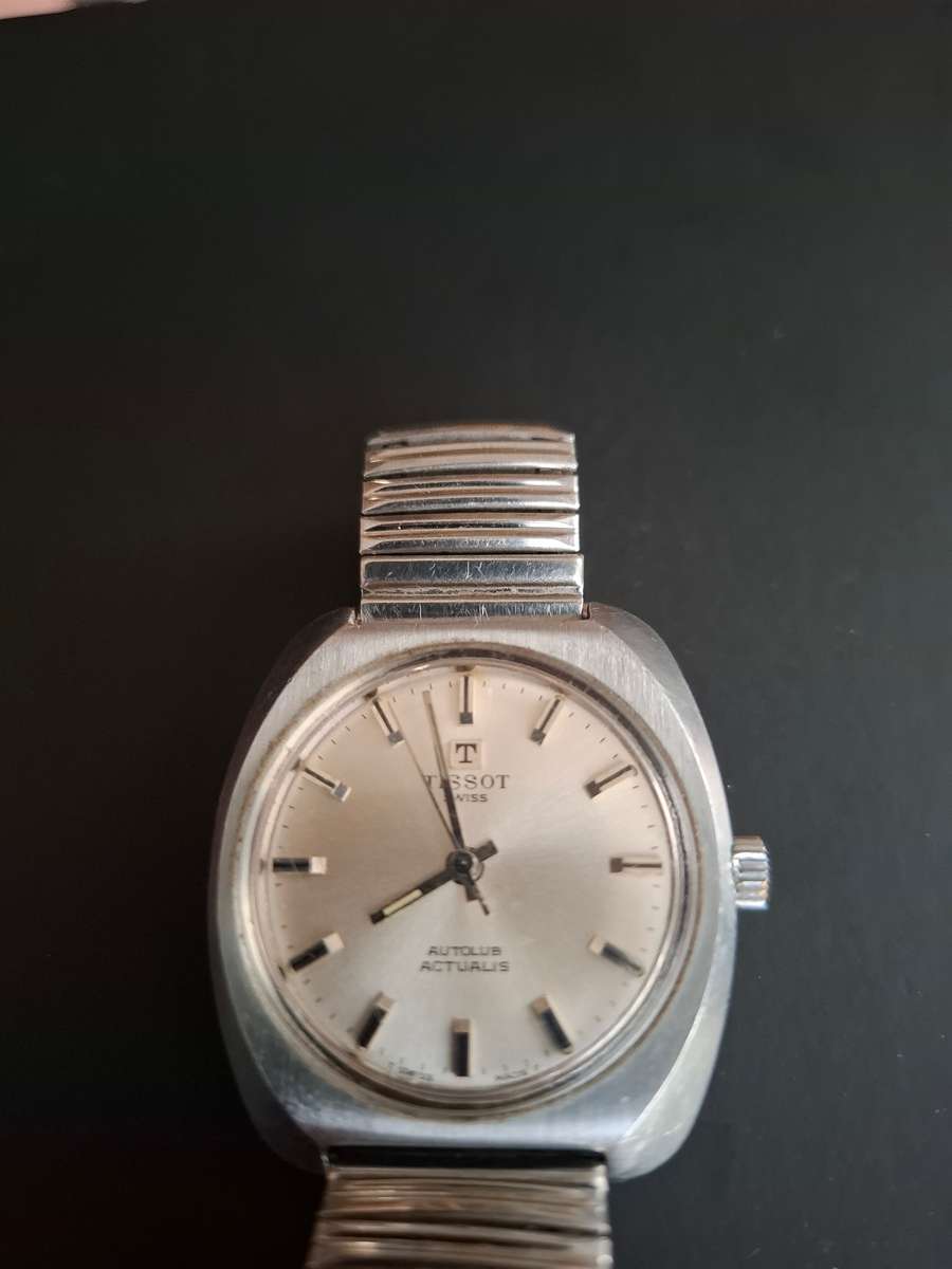 Vintage Tissot Watch (BROKEN)