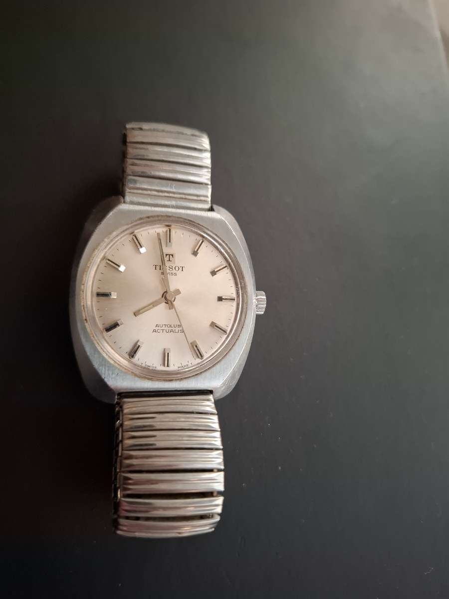 Vintage Tissot Watch (BROKEN)