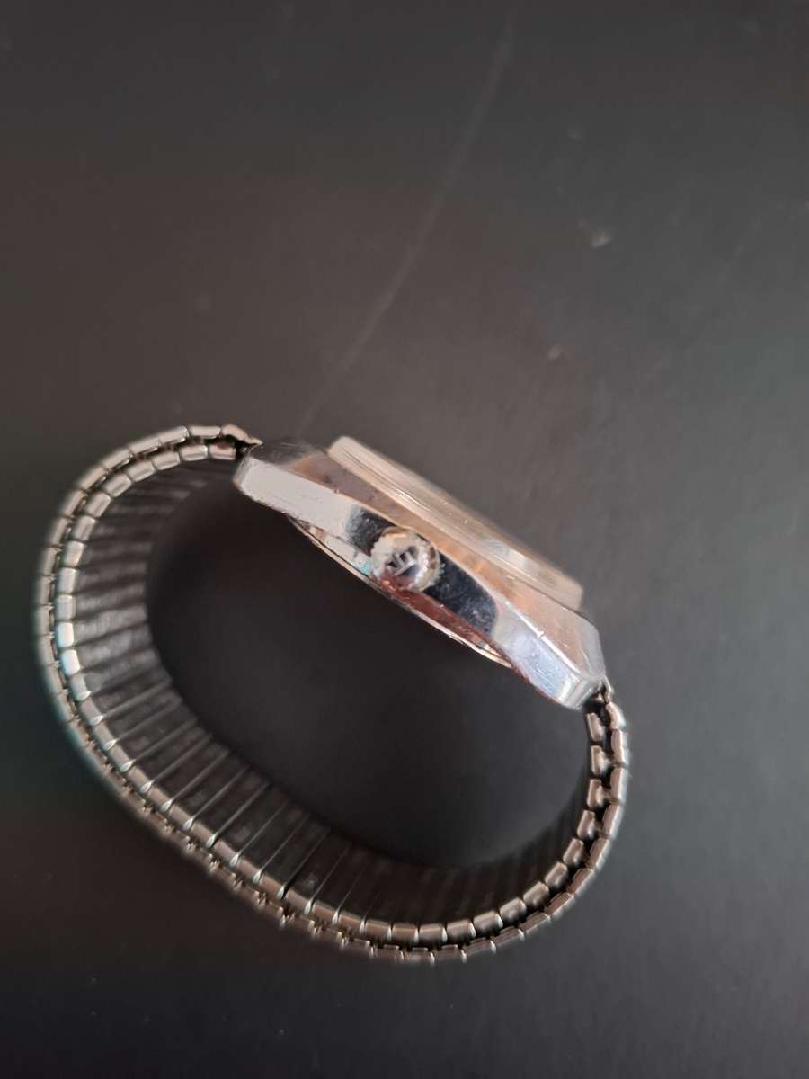 Vintage Tissot Watch (BROKEN)