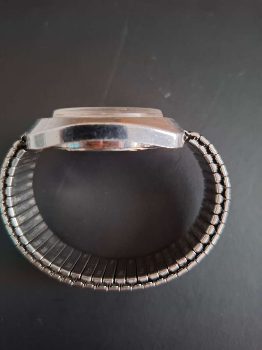 Vintage Tissot Watch (BROKEN)