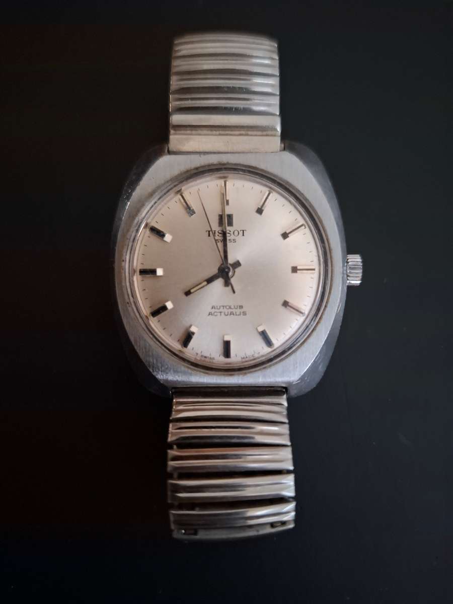 Vintage Tissot Watch (BROKEN)
