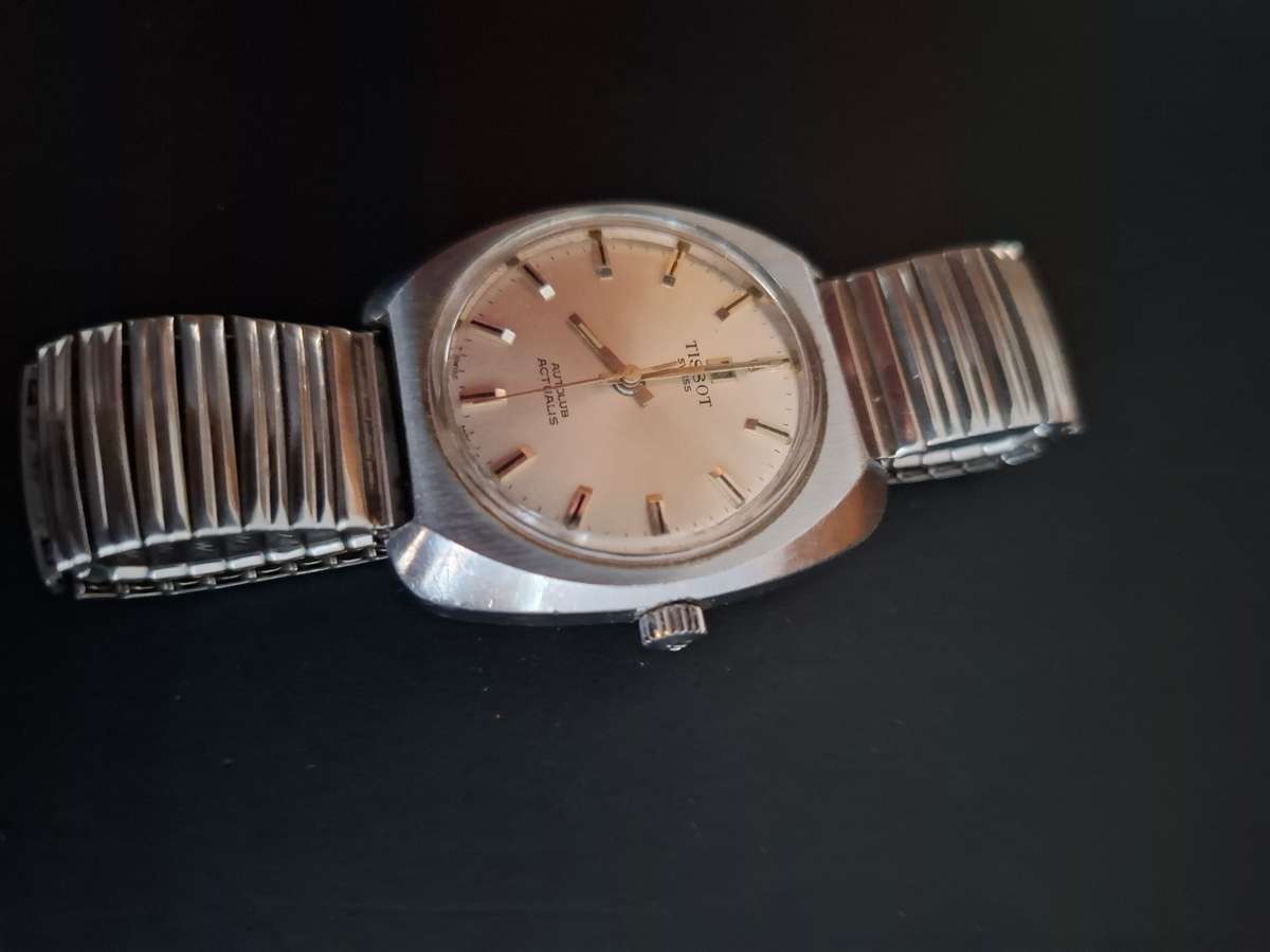 Vintage Tissot Watch (BROKEN)