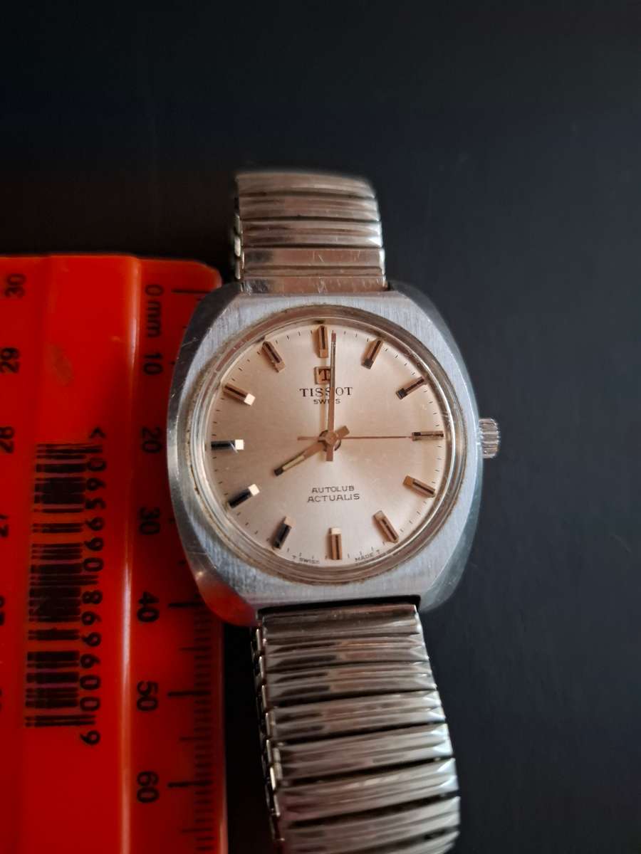 Vintage Tissot Watch (BROKEN)