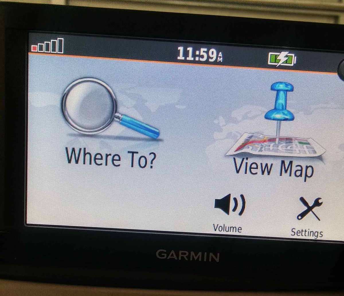 Garmin Nuvi 52 GPS With Car Charger And Window Mounting Bracket (Suction Cup) Battery Life + 1hr