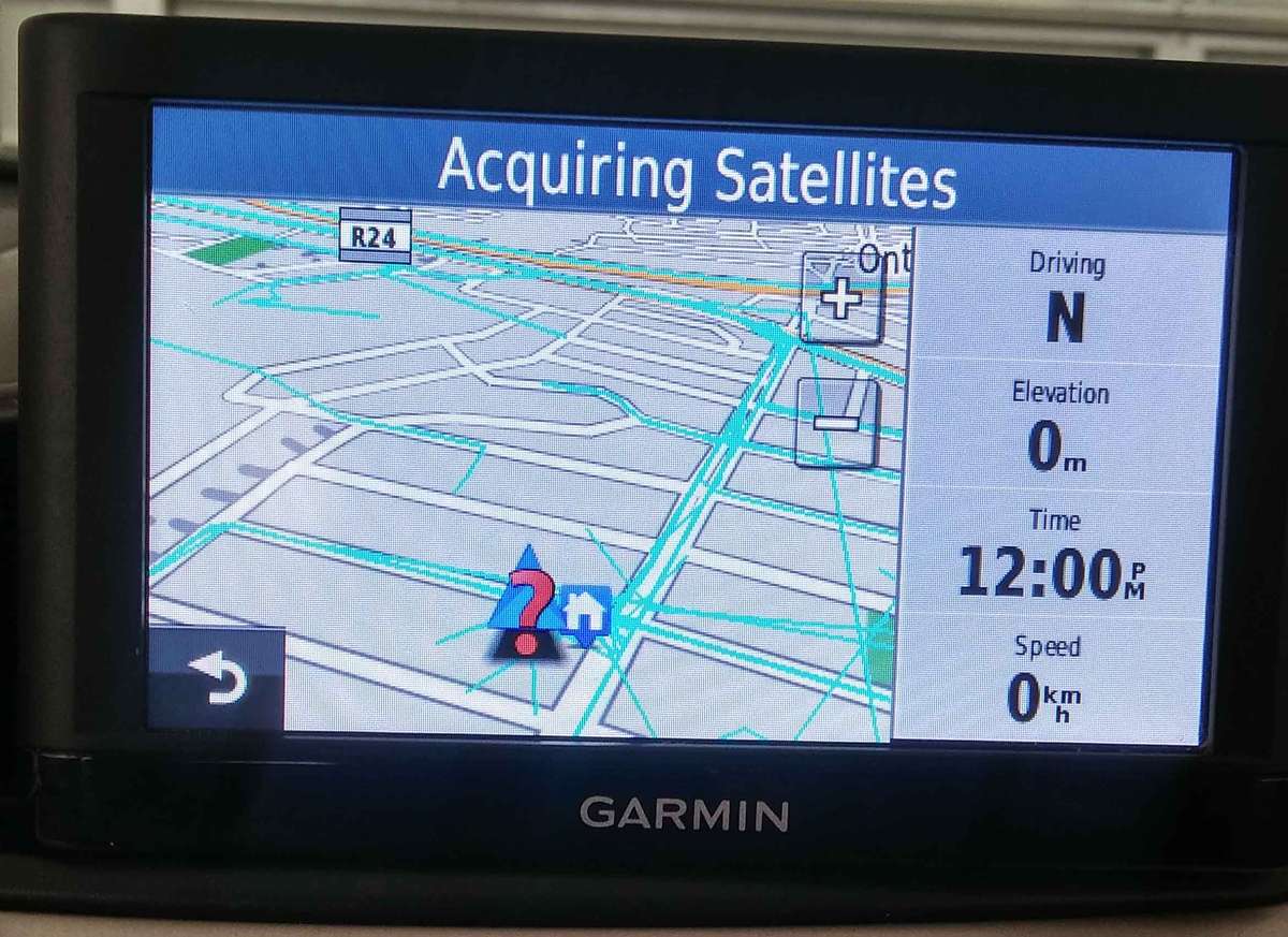 Garmin Nuvi 52 GPS With Car Charger And Window Mounting Bracket (Suction Cup) Battery Life + 1hr