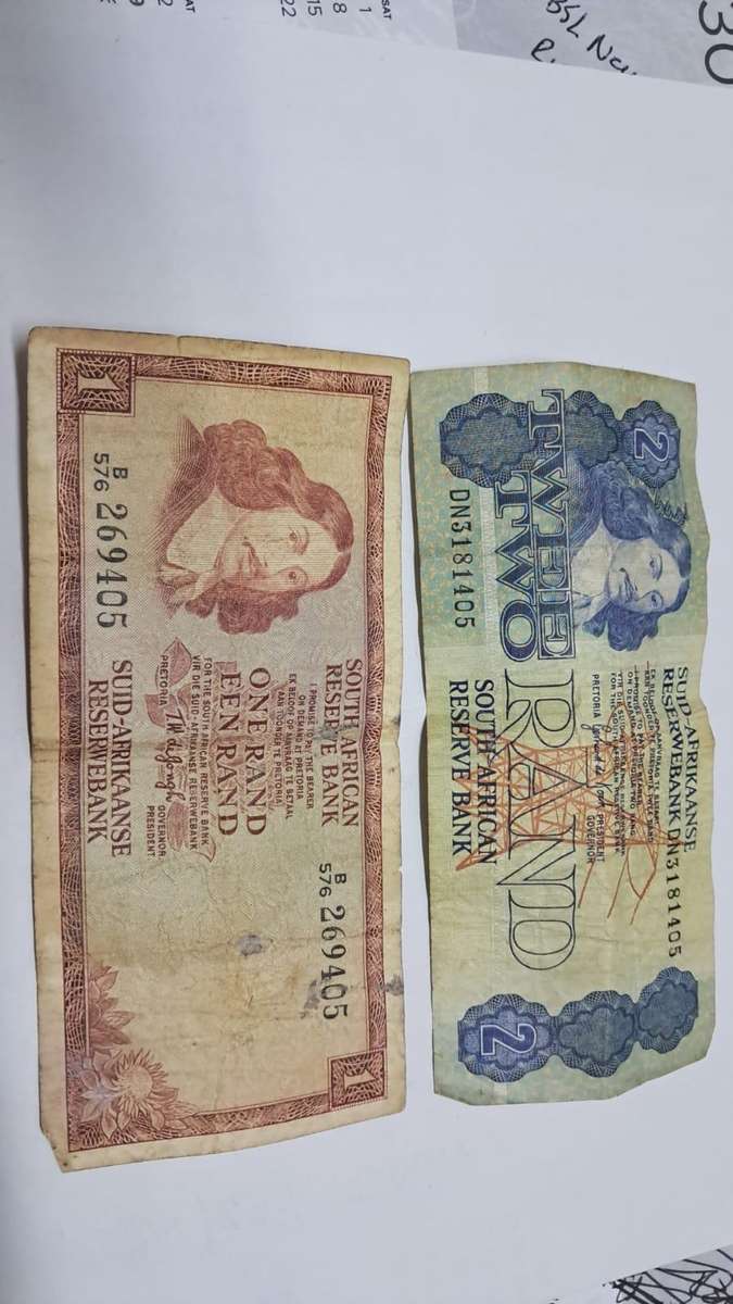 bank notes R1 and R2