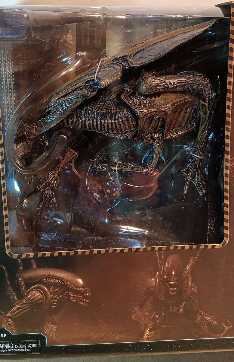 NECA Alien Resurrection Deluxe Alien Queen Action Figure - BRAND NEW - Sealed in Packaging