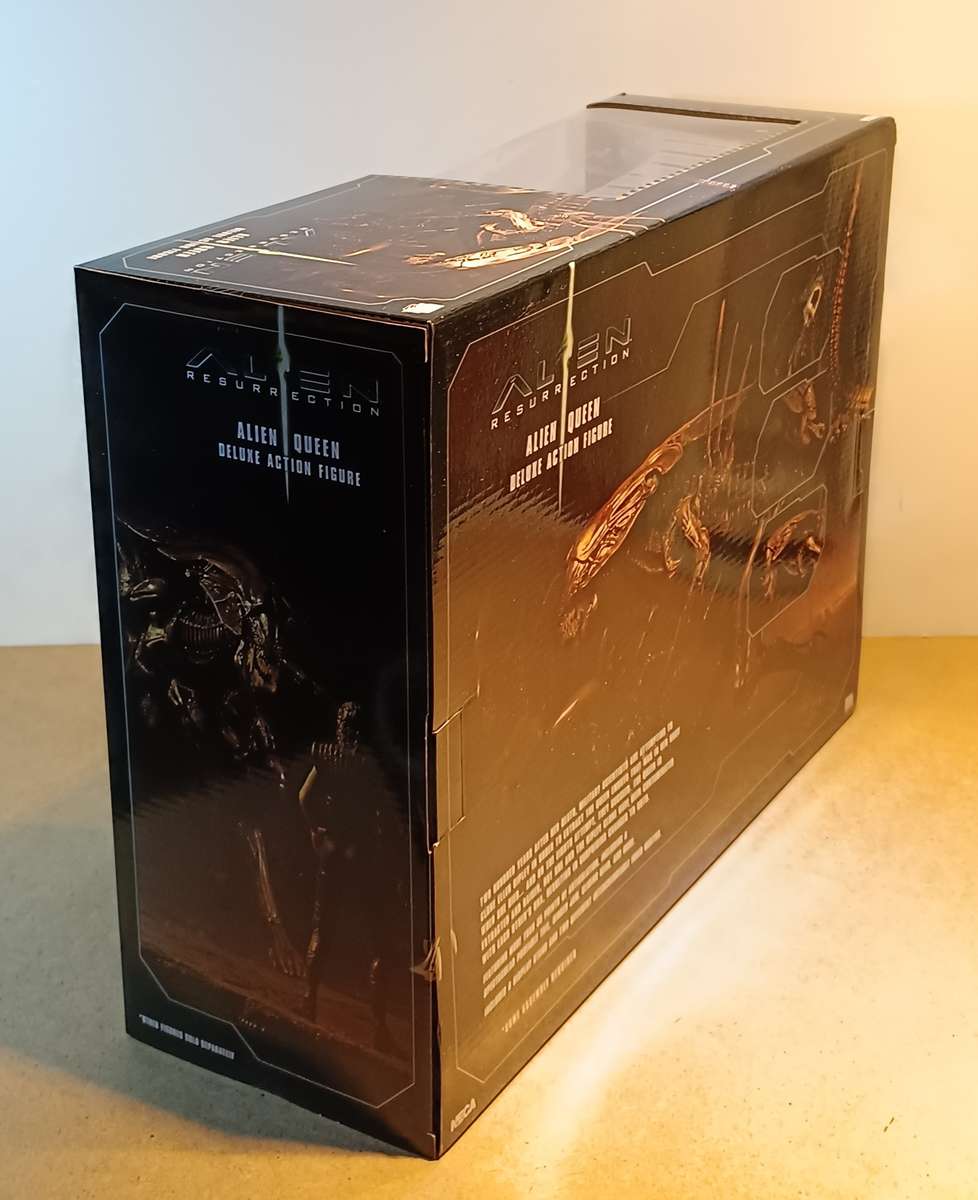 NECA Alien Resurrection Deluxe Alien Queen Action Figure - BRAND NEW - Sealed in Packaging