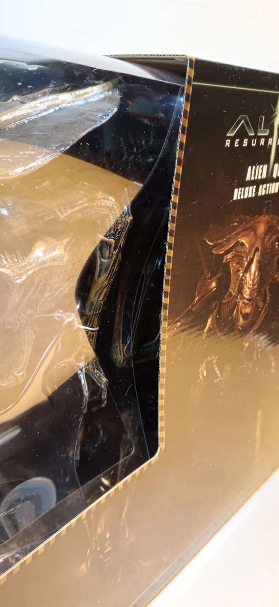 NECA Alien Resurrection Deluxe Alien Queen Action Figure - BRAND NEW - Sealed in Packaging