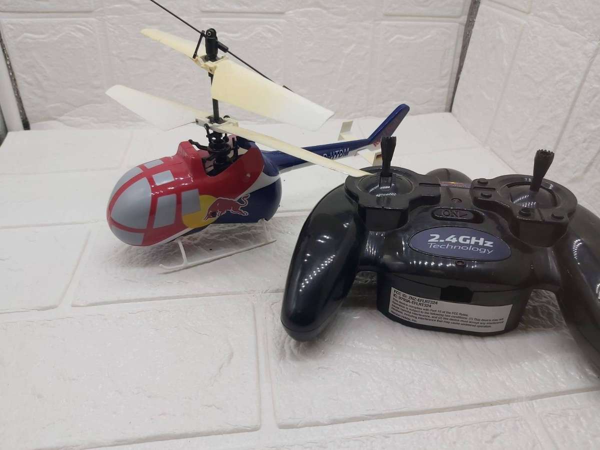 15CM REDBUL THEMED AIRPLANE WITH REMOTE