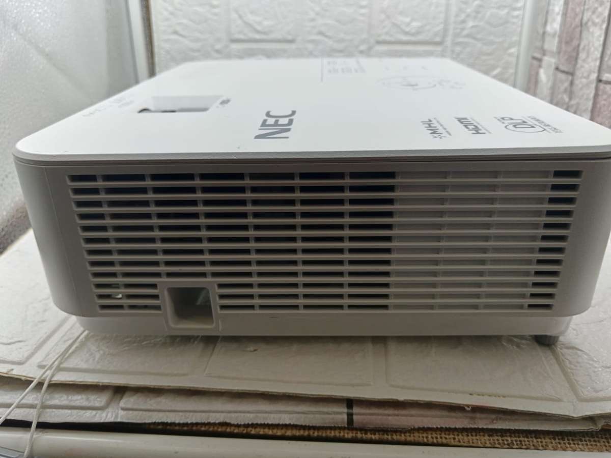 NEC PROJECTOR HDMI-MHL-DLP V332X--GET IT THIS WEEKEND