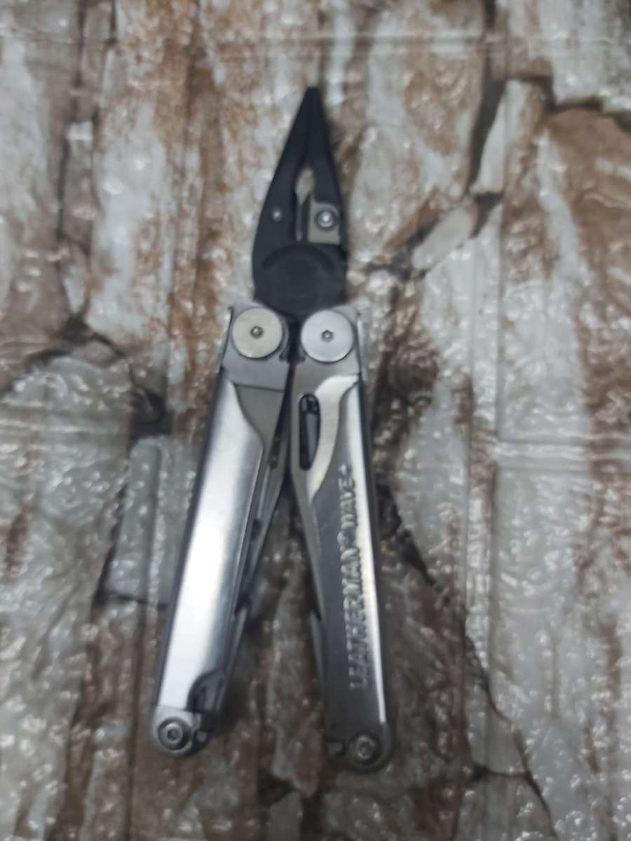 LEATHERMAN WAVE+ SILVER--GREAT BUY
