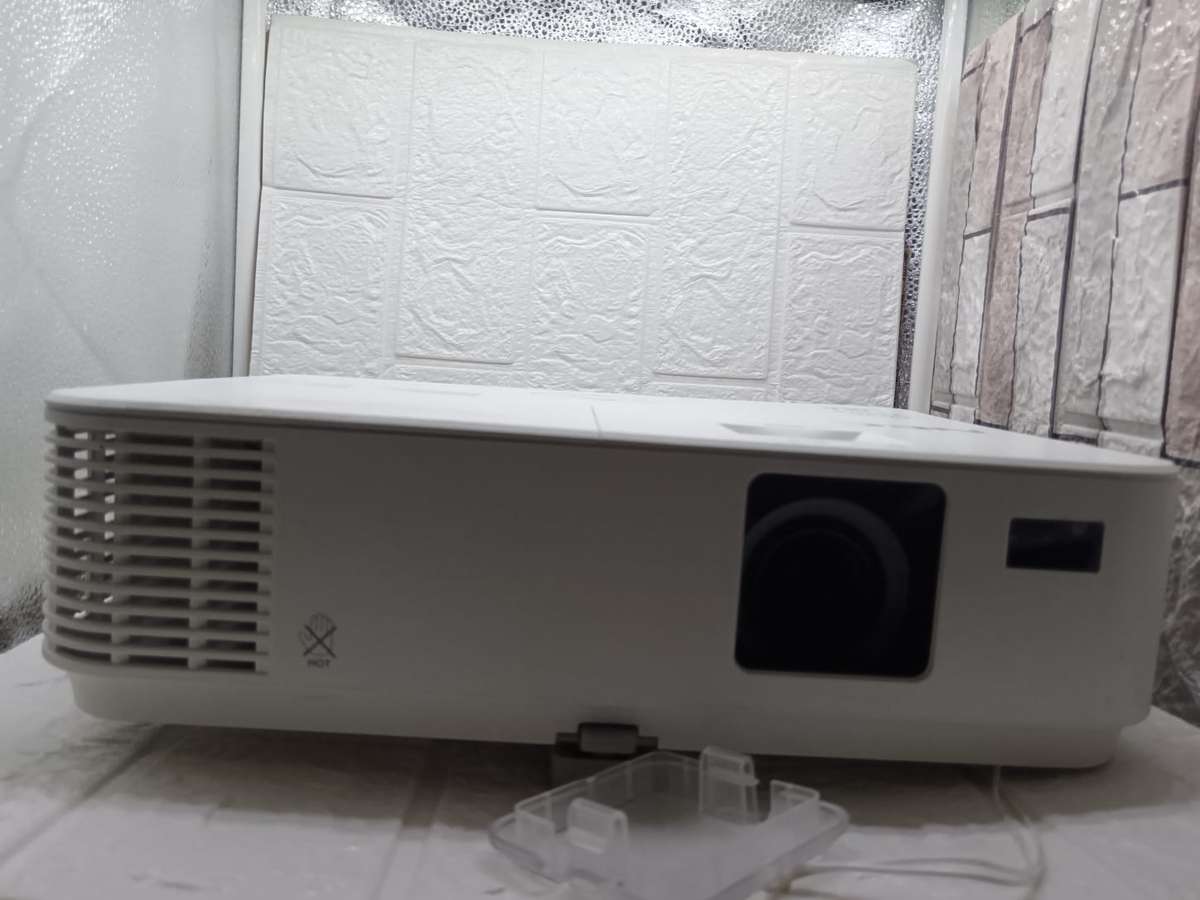 NEC PROJECTOR HDMI-MHL-DLP V332X--GET IT THIS WEEKEND