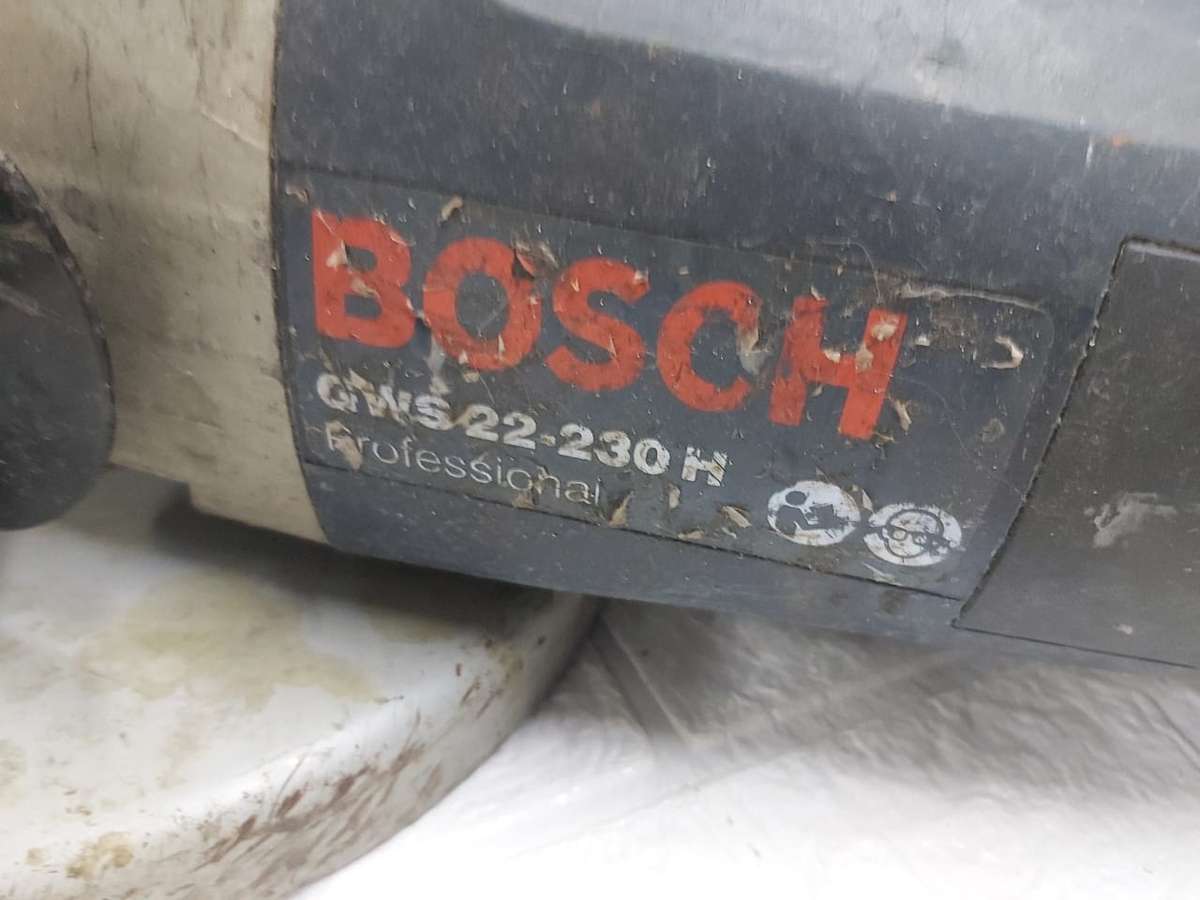 BOSCH GWS-22-230 ANGLE GRINDER --PROFESSIONAL RANGE