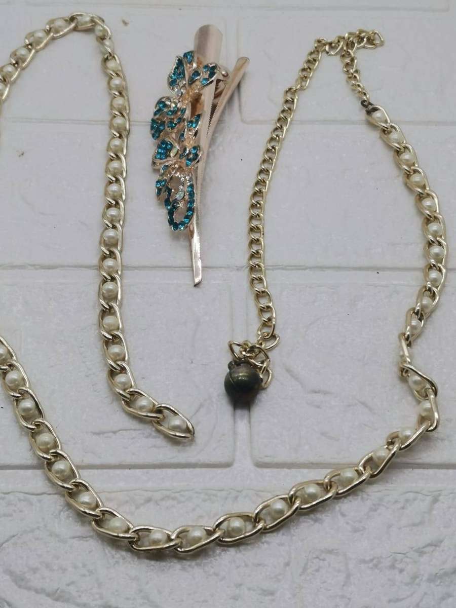GENERIC PEARL NECKLACE WITH HAIR CLIP