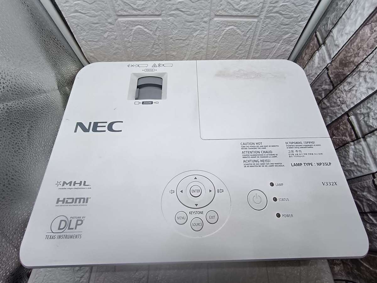 NEC PROJECTOR HDMI-MHL-DLP V332X--GET IT THIS WEEKEND