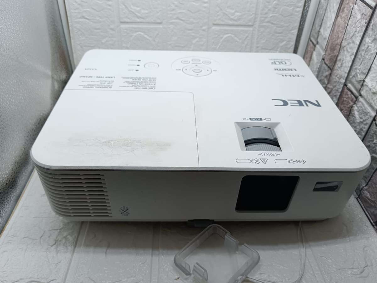 NEC PROJECTOR HDMI-MHL-DLP V332X--GET IT THIS WEEKEND
