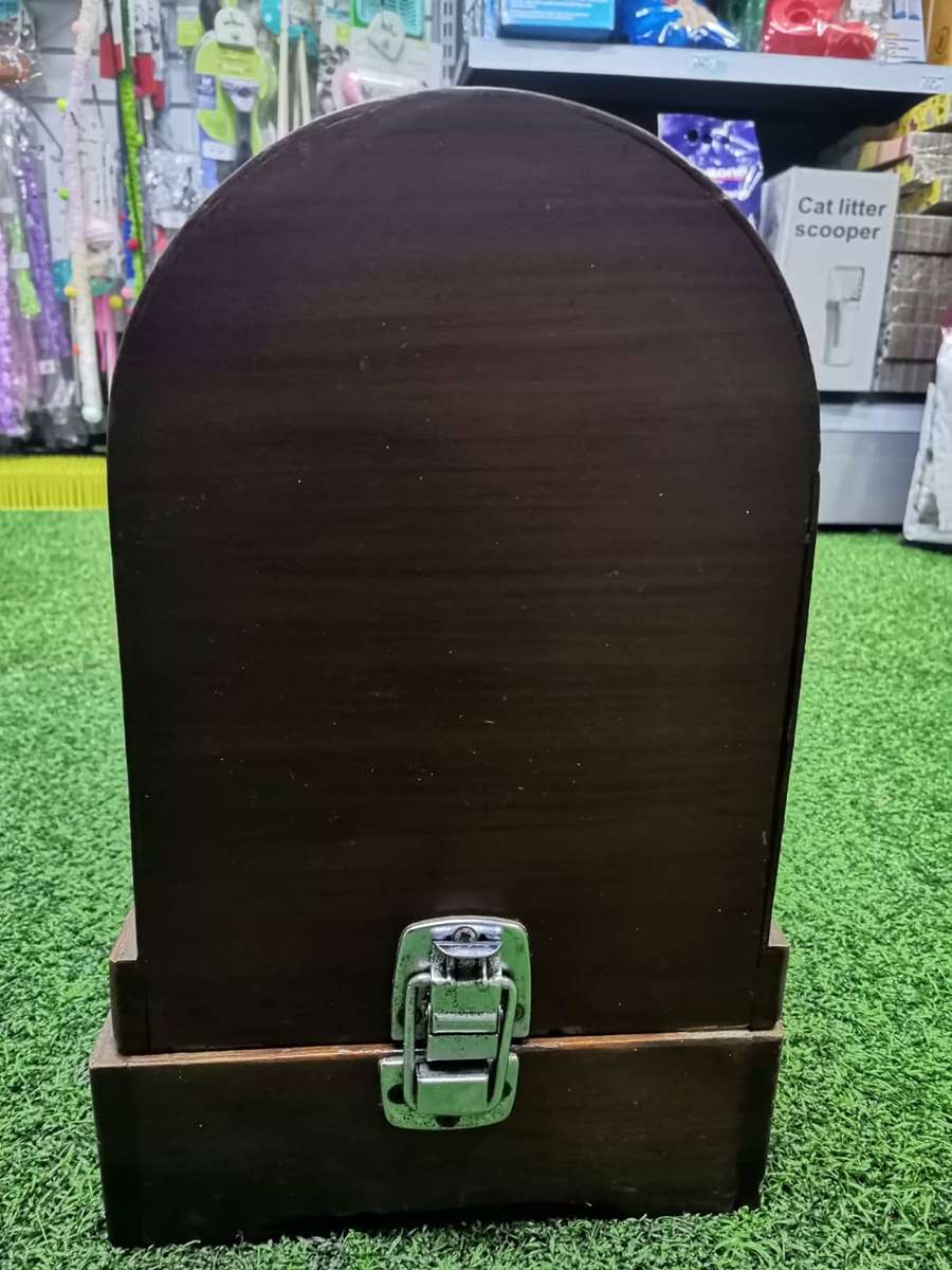 JANOME SEWING MACHINE WITH WOODEN BOX-HOLDER