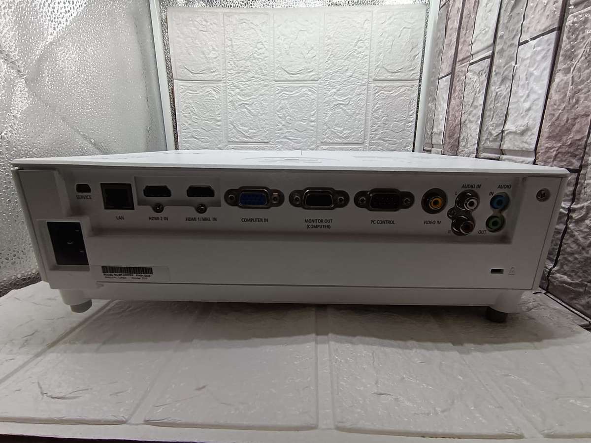 NEC PROJECTOR HDMI-MHL-DLP V332X--GET IT THIS WEEKEND