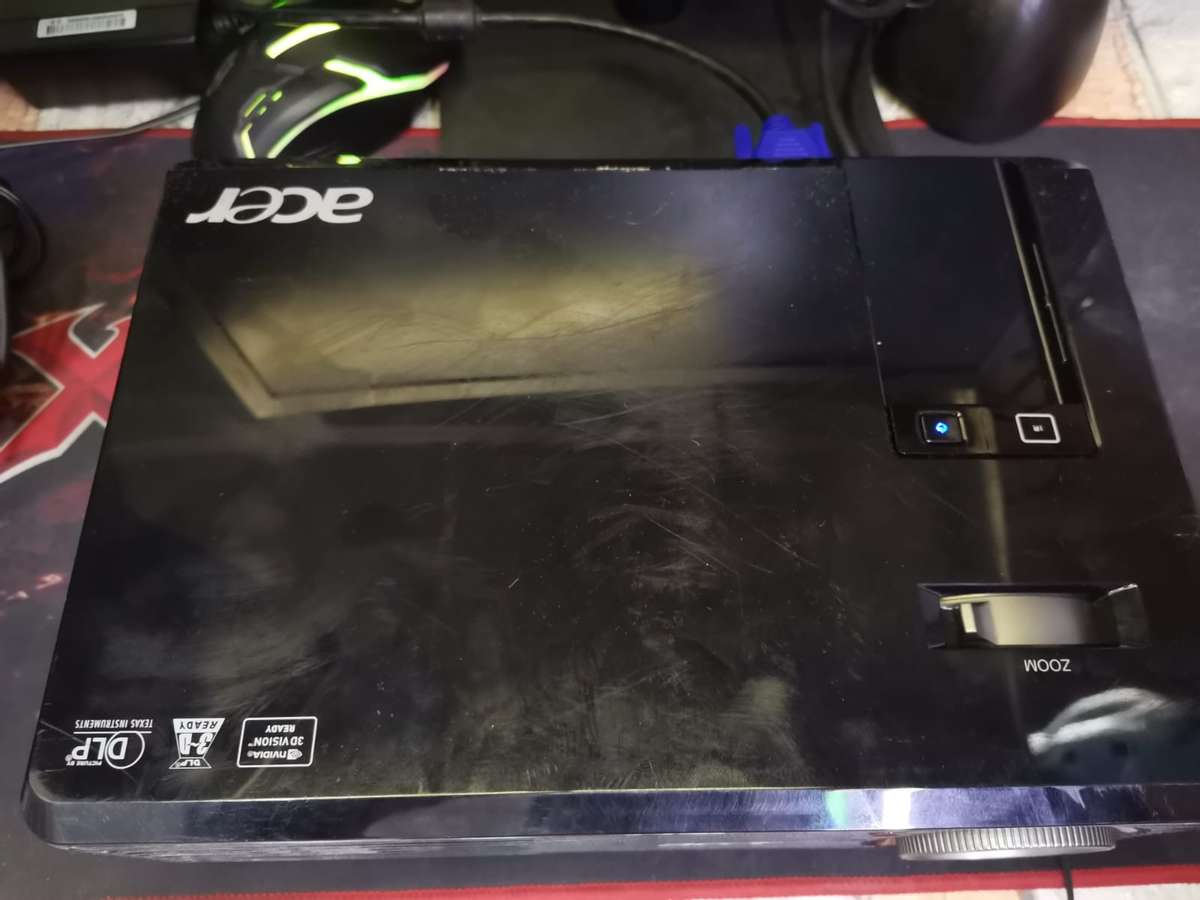 ACER ZOOM PROJECTOR X1261