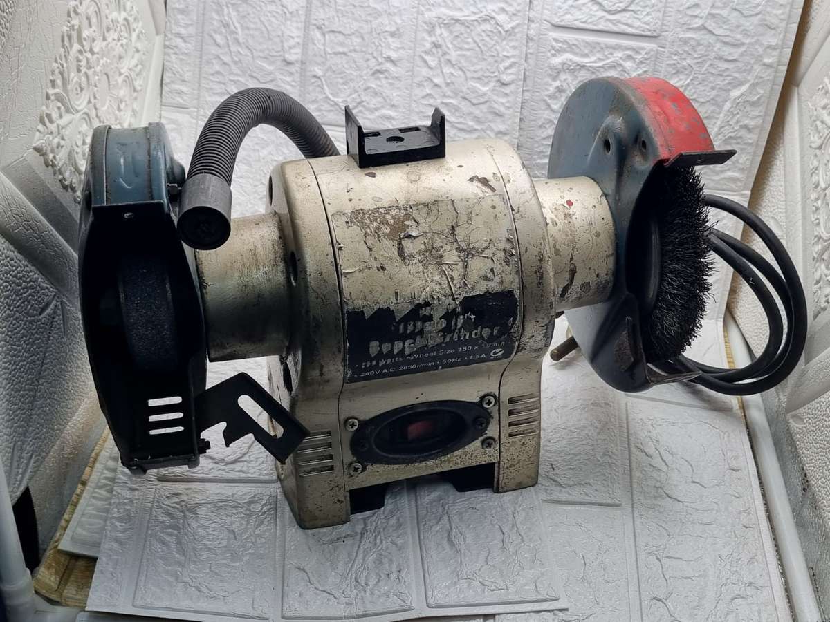 BENCH GRINDER 250W W150MM X 19MM ---PRICED TO GO
