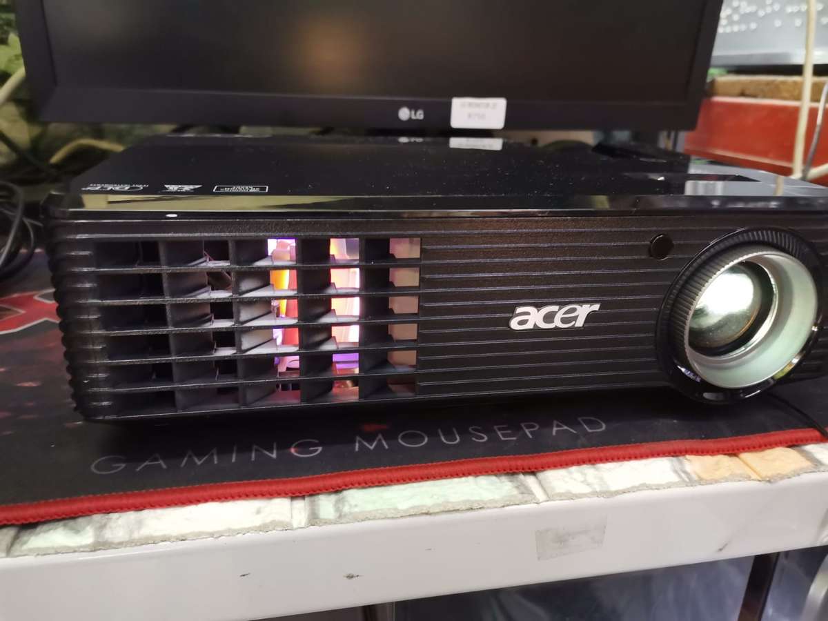 ACER ZOOM PROJECTOR X1261