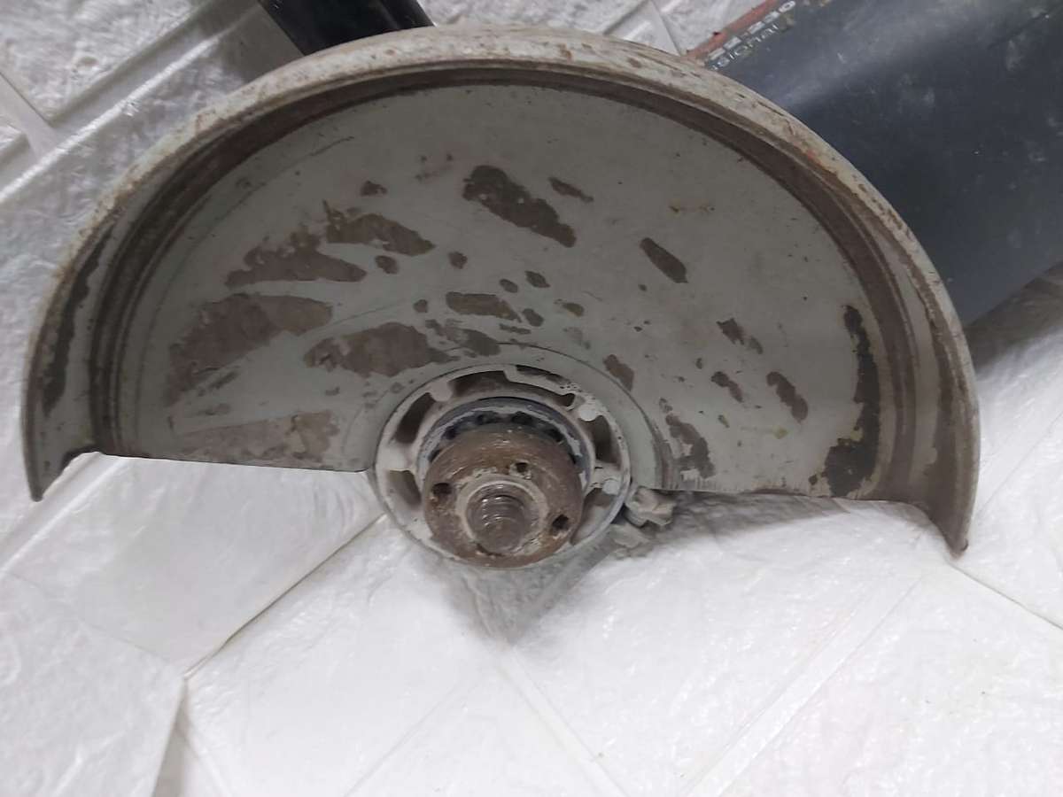 BOSCH GWS-22-230 ANGLE GRINDER --PROFESSIONAL RANGE