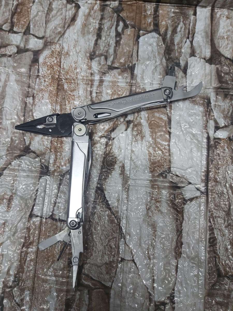 LEATHERMAN WAVE+ SILVER--GREAT BUY
