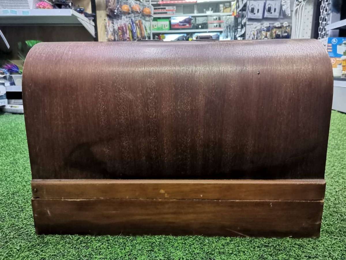 JANOME SEWING MACHINE WITH WOODEN BOX-HOLDER