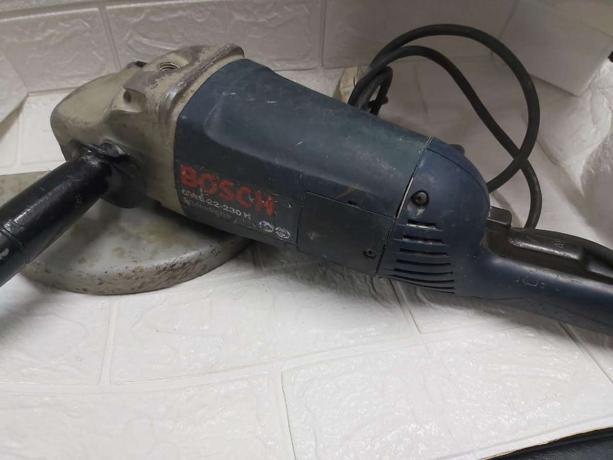 BOSCH GWS-22-230 ANGLE GRINDER --PROFESSIONAL RANGE
