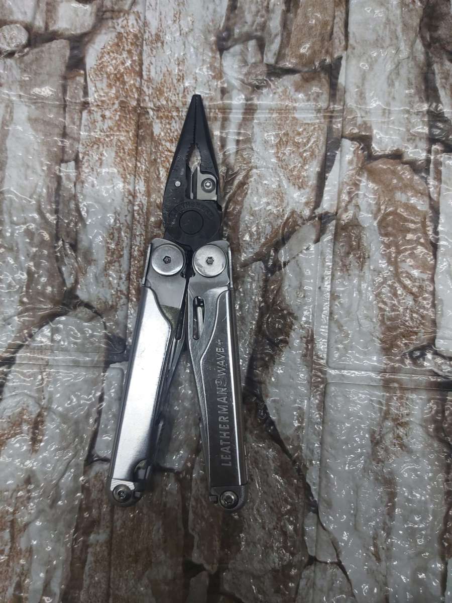 LEATHERMAN WAVE+ SILVER--GREAT BUY
