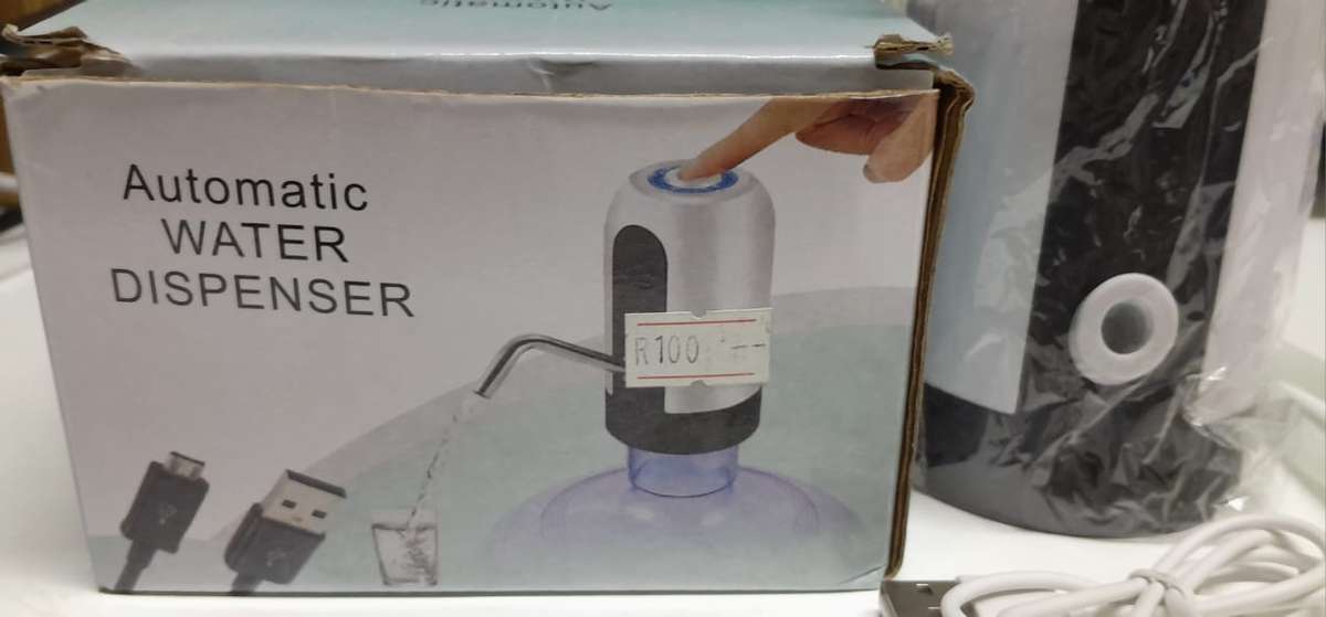 AUTOMATIC WATER DISPENSER