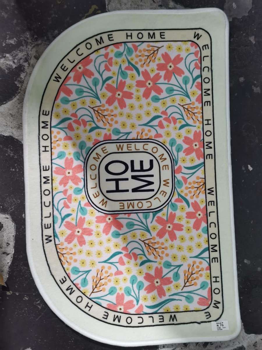 Assorted colors welcome mats