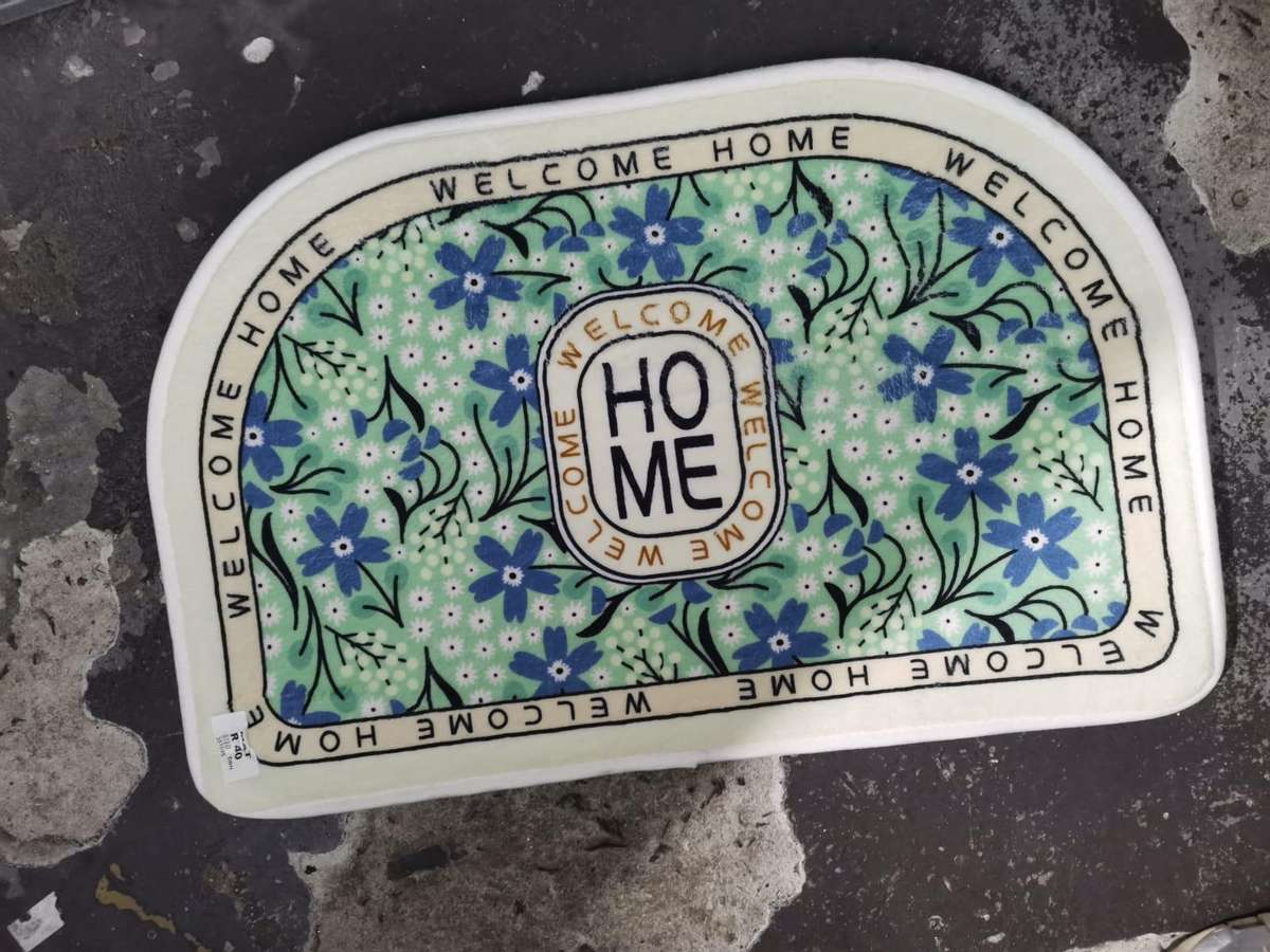 Assorted colors welcome mats