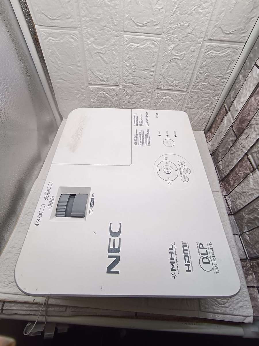 NEC PROJECTOR HDMI-MHL-DLP V332X--GET IT THIS WEEKEND