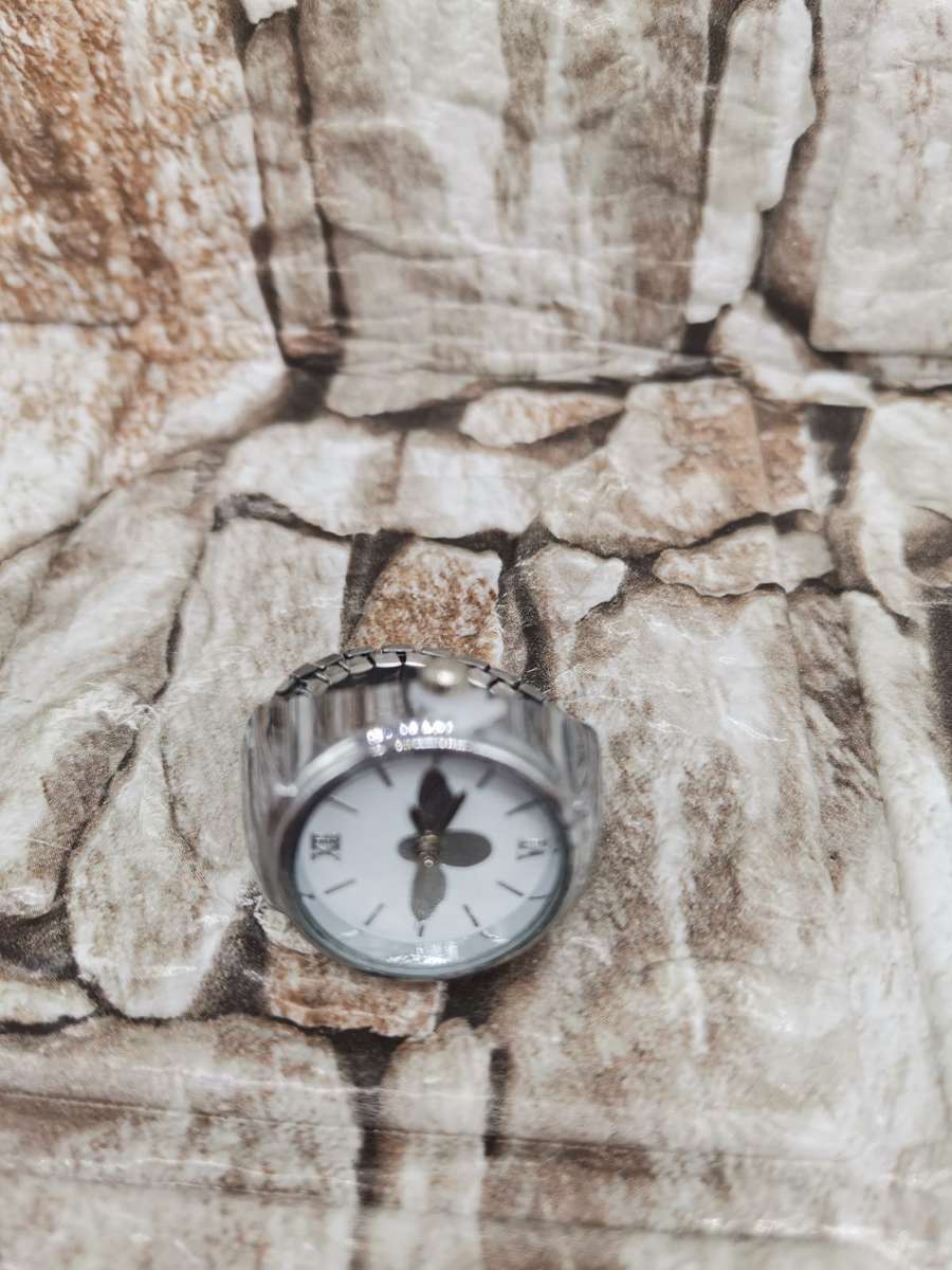 NEW TREND ---FINGER WATCH WITH STRECH BAND--ONE SIZE FITS ALL  SILVER-WHITE FACE
