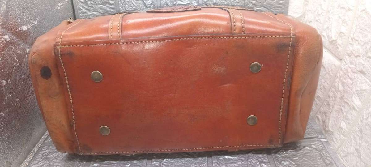 HAND CRAFTED BEATNIX GENIUNE LEATHER BAG (SOUTH AFRICA)