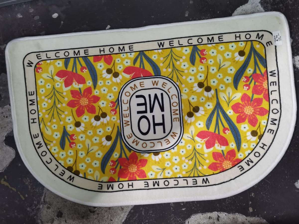 Assorted colors welcome mats