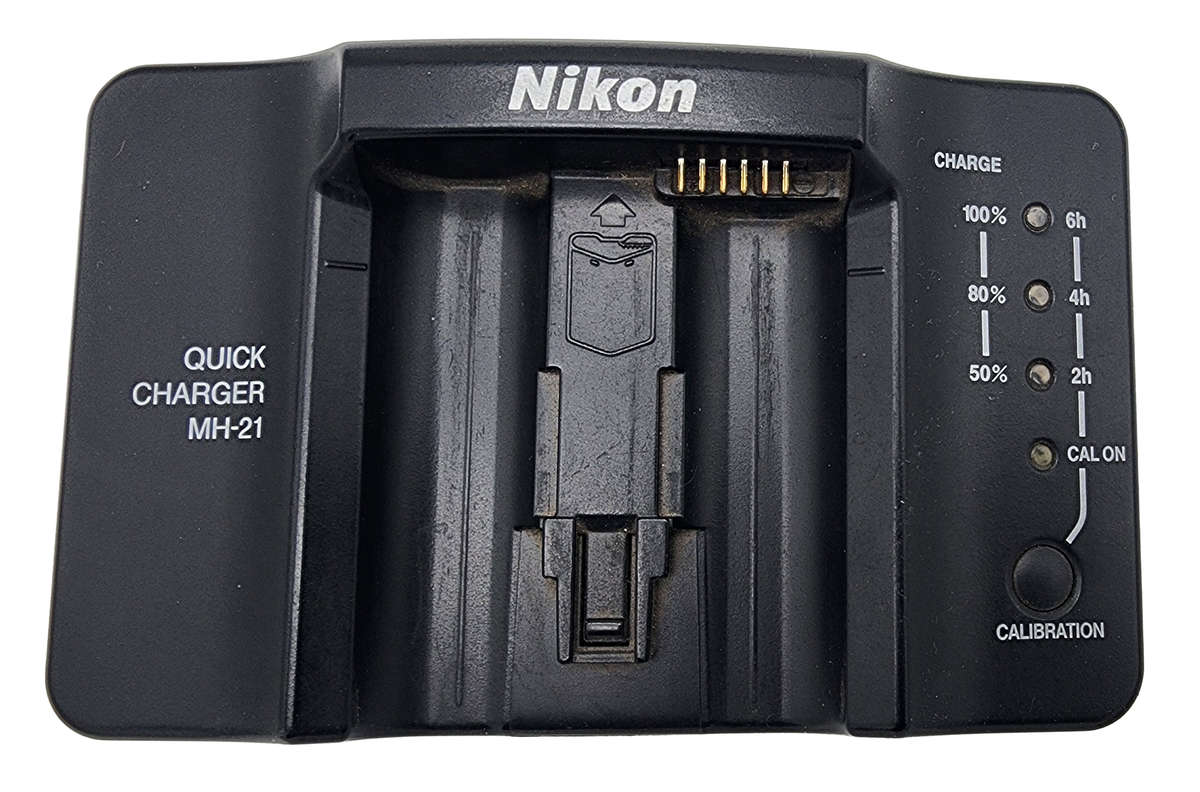 Nikon MH-21 Quick Charger for Nikon EN-EL4 and EN-EL4a Batteries